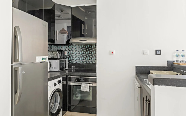 HiGuests - Exceptional Apt with Furnished Terrace By the Sea