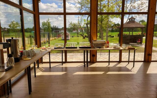 Happy Hostel & Apartments