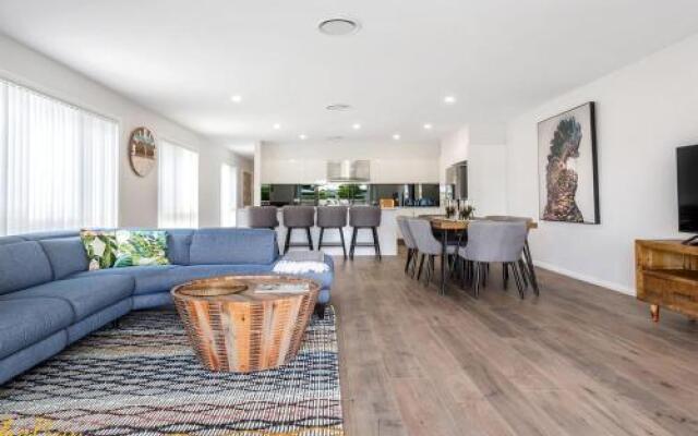 Pacific Paradise No.28 Anna Bay