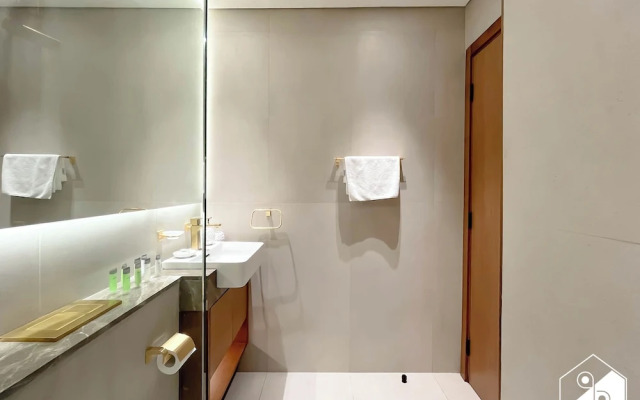 Luxury & Comfort 1B at Binghatti Amber & Balcony