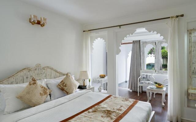 Swaroop Vilas - Lake Facing Boutique Hotel