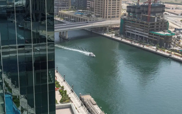 Luxury Suite Canal Views Infinity Pool
