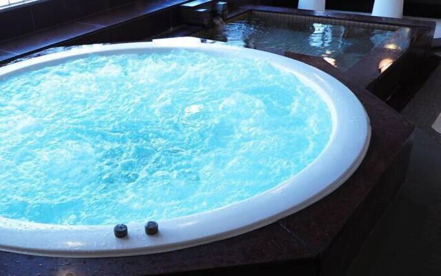 Sauna & Capsule Hotel Hollywood - Caters to Men