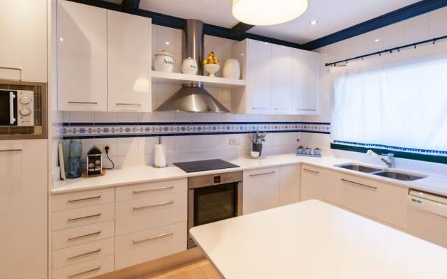 Luring Holiday Home in Girona With Swimming Pool