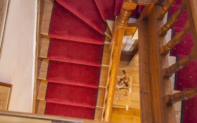 Brookside Villa B&B
