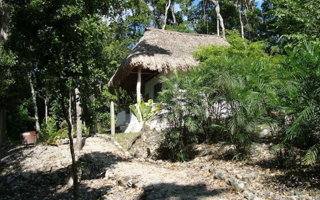 Maya Zacpetén Jungle Lodge