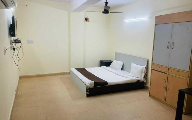 Oyo 80615J A K Continental