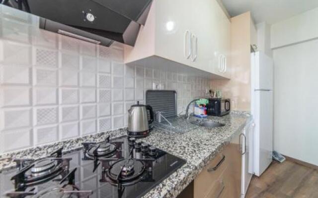 Centrally located 2 bedroom apt with Netflix