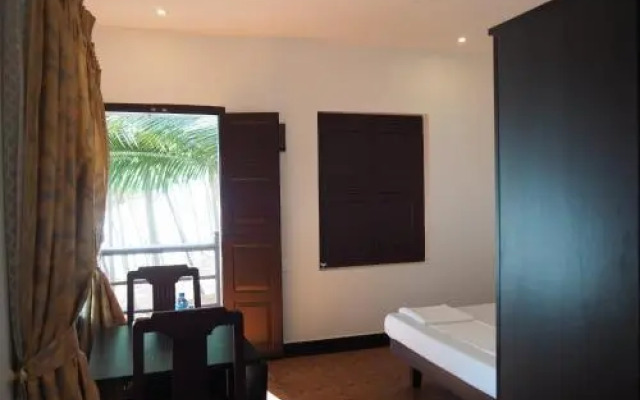 Kan Bay Beach Resort