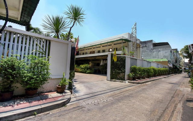 Rajata Hotel