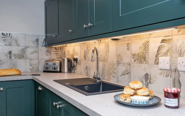 Watermouth Castle, Rhododendron Apartment