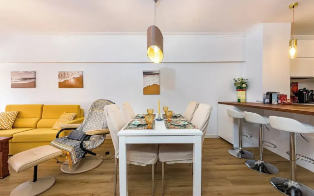 2 Bed-sleeps 4-vilamoura Beach-pool-spa-balcony