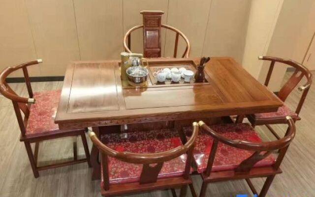 Ruijia Jinlong Hotel