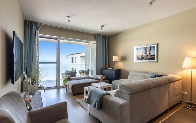 Lakefront Elegant Condo Lela