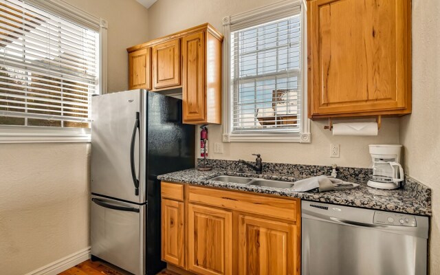 Scenic Terrace 2 Bedroom Condo by Redawning