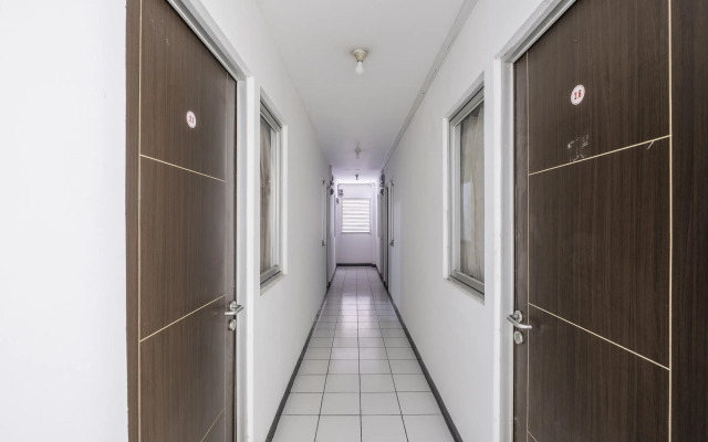 Super OYO 1568 Stasiun Ka Cirebon Guest House