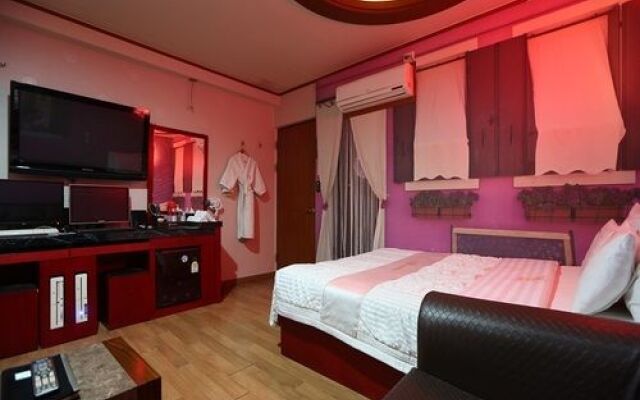 W Motel