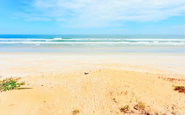 Ocean Walk 609