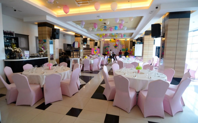 Facade by Hotel Fina