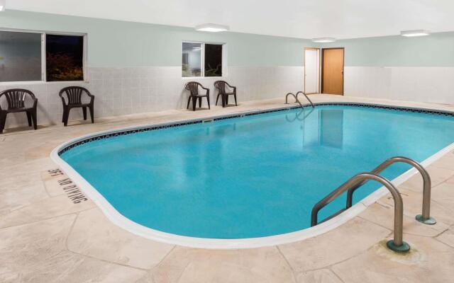 SureStay Plus Hotel by Best Western Bettendorf