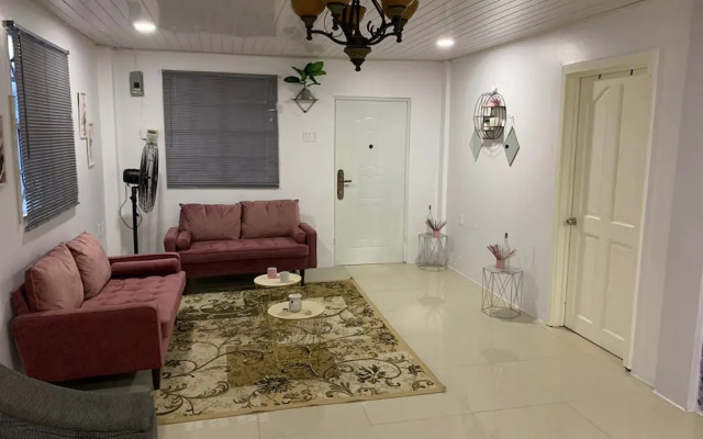 Charming 1-bed House in Georgetown