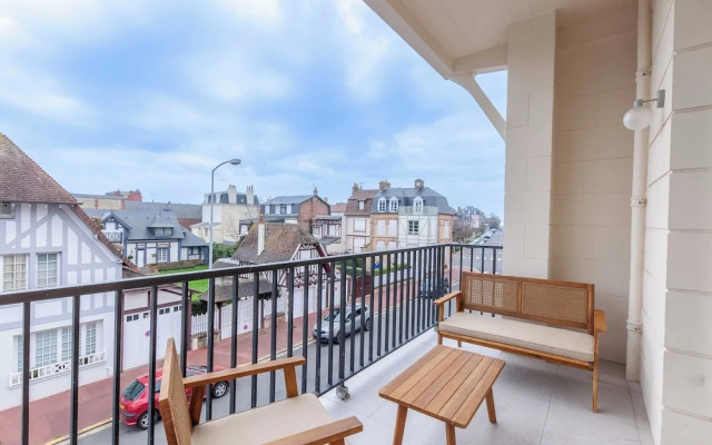 Apartment 4 People w/ Balcony 500m From the Beach