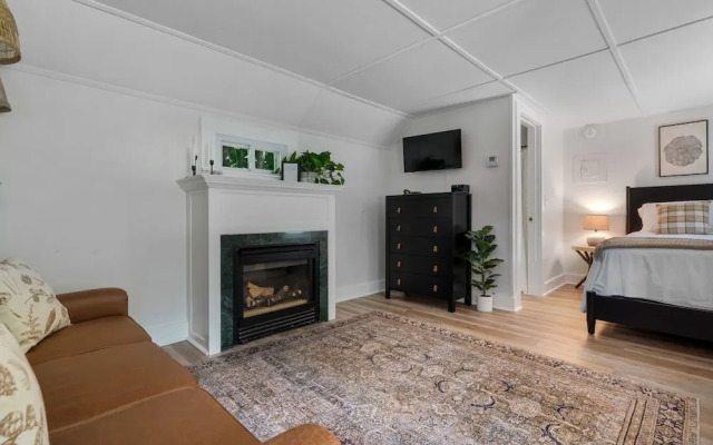 The Aurora Inn & Cottages