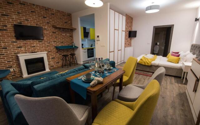 Chic Studio Silver Mountain