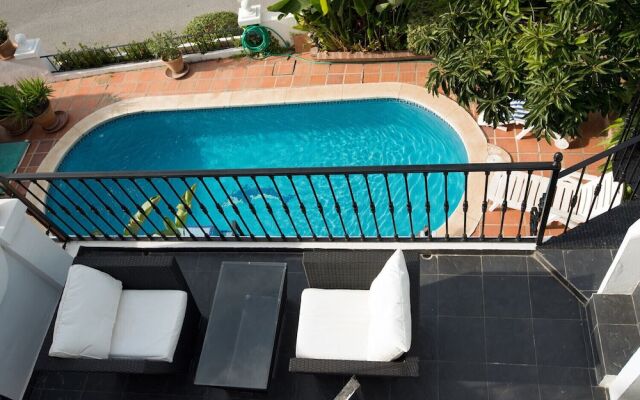 AP149 -Townhouse with pool and roof terrace