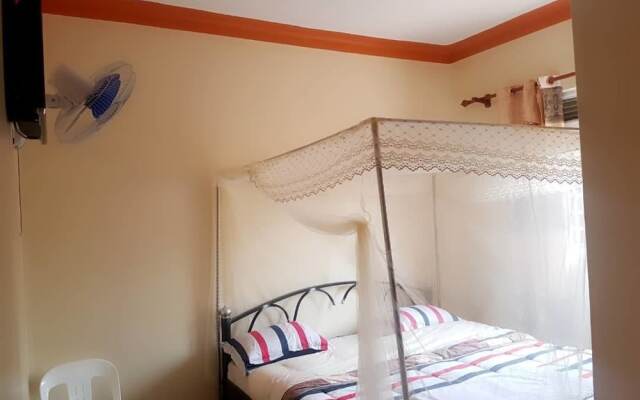 Happy Wallet Gardens Hotel