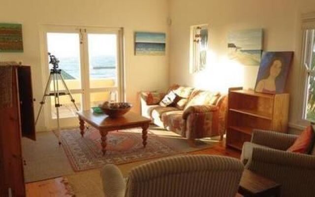 Kalk Bay Backpackers Lymehaven