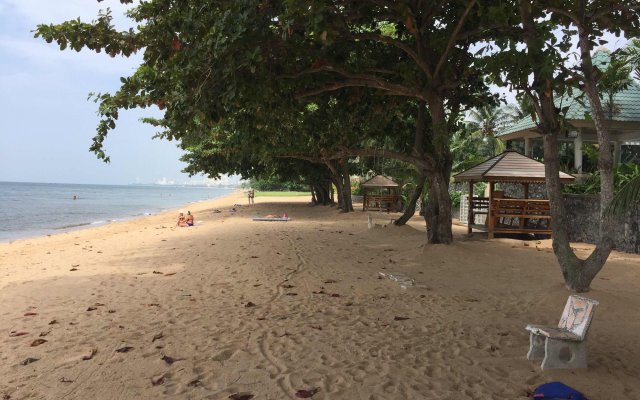 Baan Dhewaran Beachfront Villa