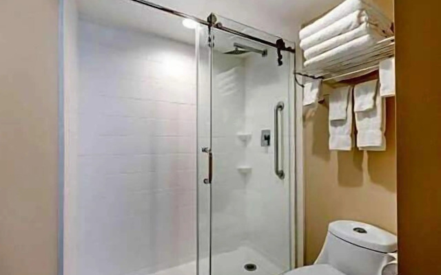 Country Inn & Suites by Radisson, Grandville-Grand Rapids West, MI