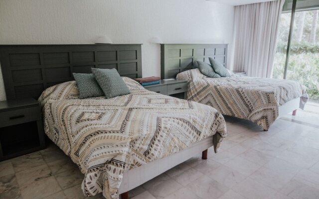 State of the Art beach front Condo