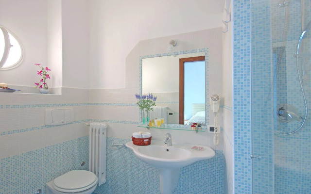 Iris Hotel