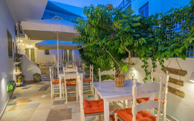 Cyclades Hotel & Studios