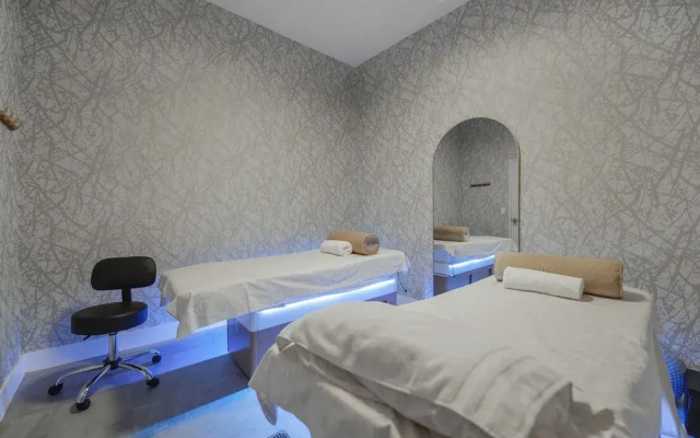 Luxury 3BR with Private Rooftop