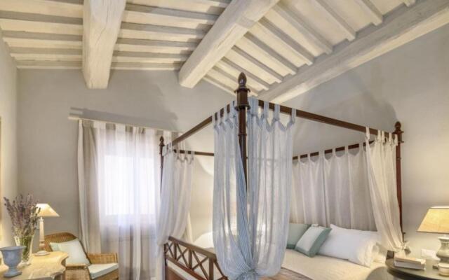 Luxury Villa for 6 Inside a Wonderful Estate-villa Santa