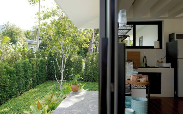 O3 Green 2b Garden Pool Villa and Unique Furniture