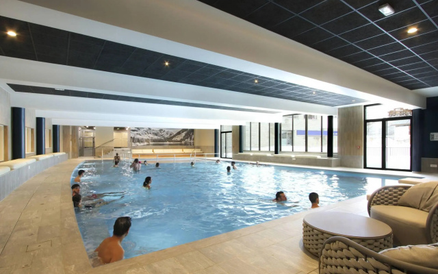Cosy apartment with spa near the slopes in Alpe d'Huez