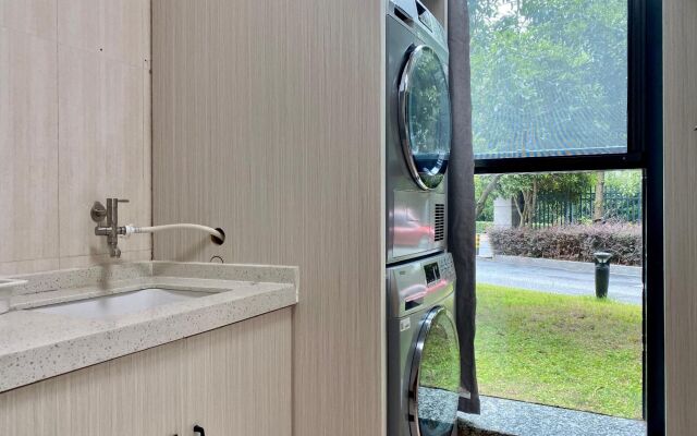 Ji Hotel (Huzhou Administration Center)