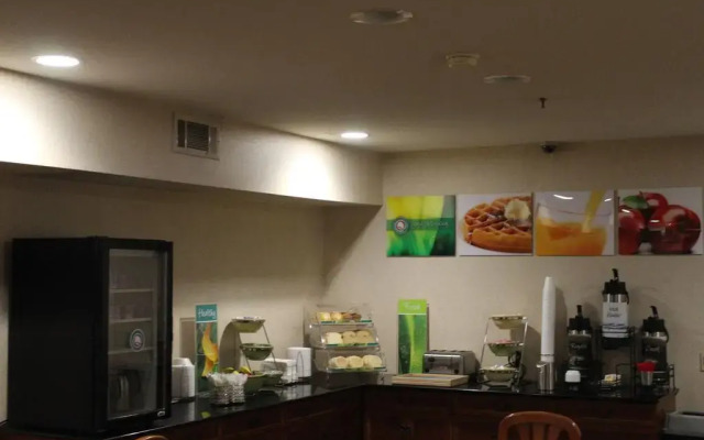 Quality Inn & Suites Oceanside near Camp Pendleton
