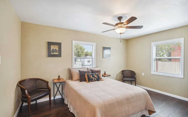 Quaint Midland Home ~ 1 Mi to Downtown!