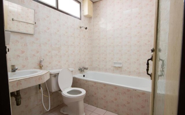 Bualuang Angthong Hotel