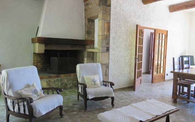 House With 5 Bedrooms in Mérindol, With Wonderful Mountain View, Furni