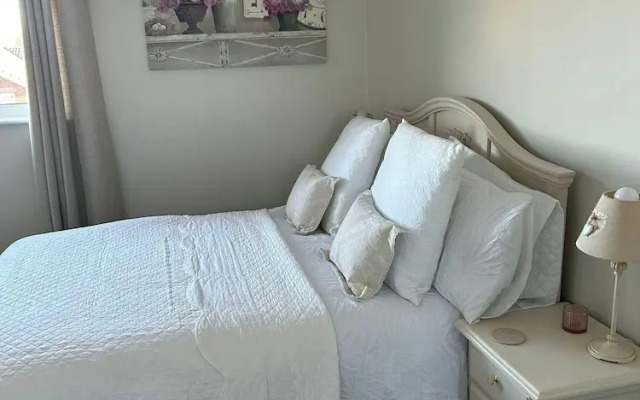 Peak District - 2 Beds - Sleeps 4 - Pet Friendly