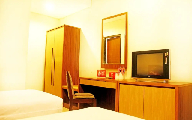ZEN Rooms Riau Martadinata