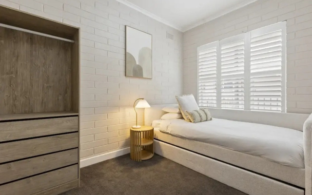 Bright 2-bed Apartment Steps From Largs Bay Beach