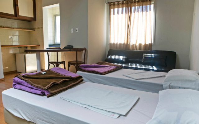 Central Plaza Flat