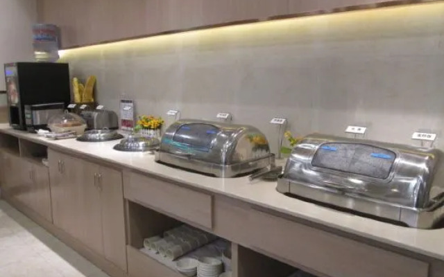 Home Huayi Hotel (Liaocheng Gaotang Yizhong)